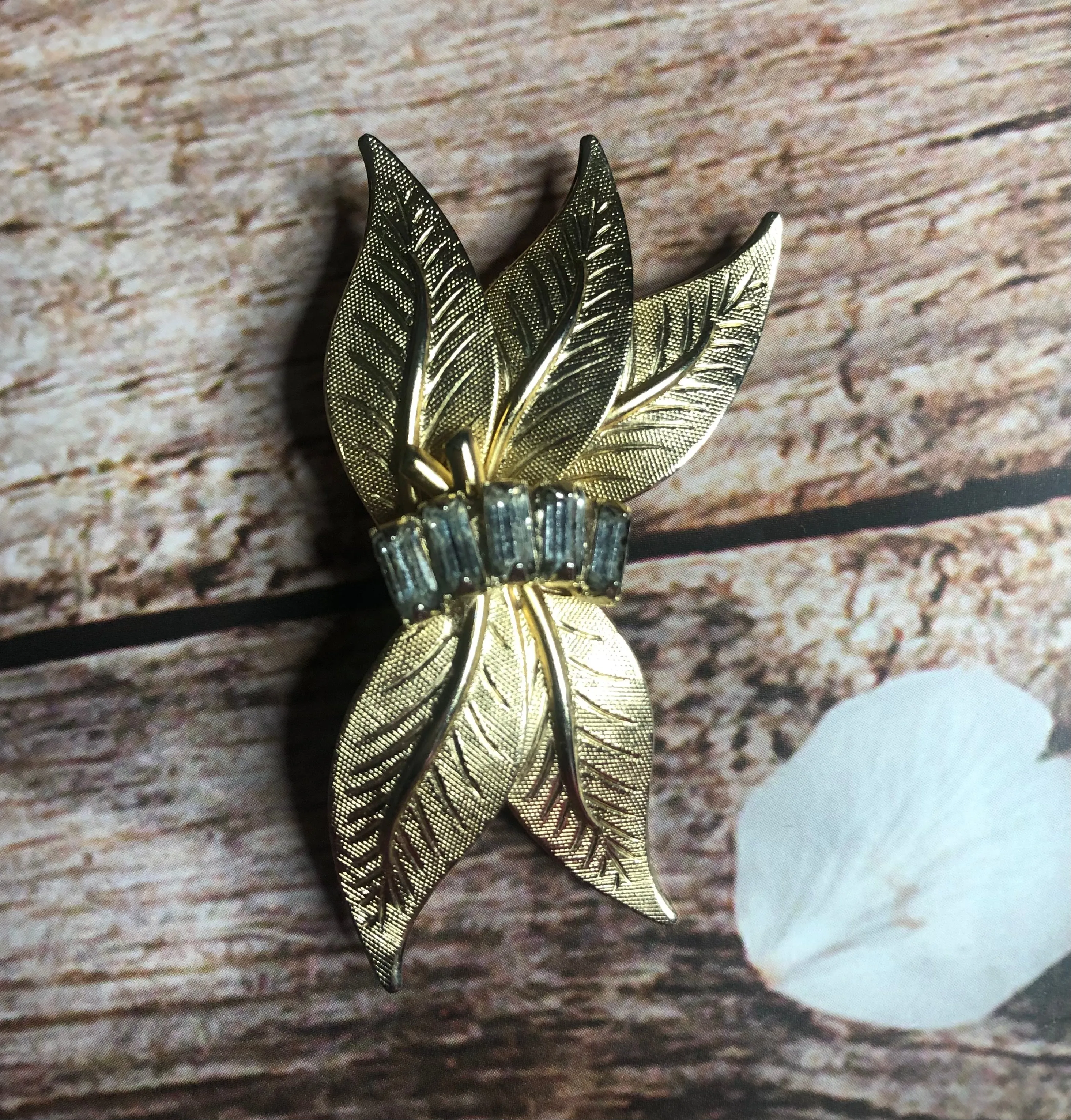 Gold Leaf and Rhinestone Vintage Retro Brooch Pin